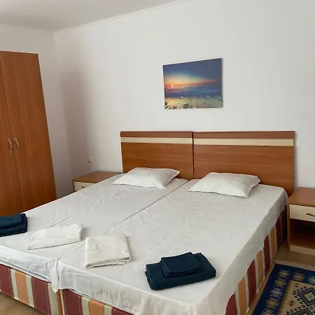 соларис 4 בית הארחה 3*